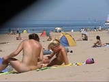 Espiando duas mulheres na praia